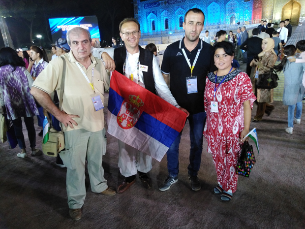 Српске занатлије донеле опанак у Узбекистан, око им привукле елегантне мештанке у народним ношњама